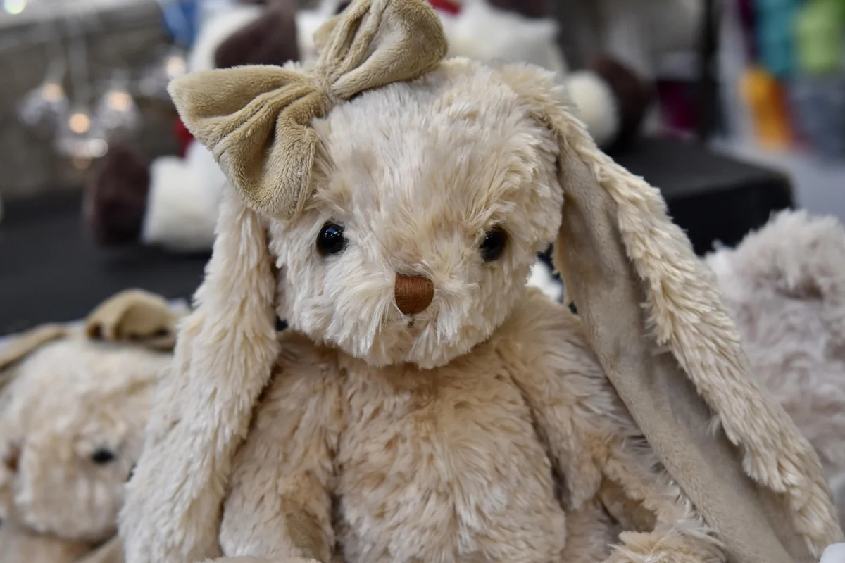 Prénom de doudou : 150 idées adorables pour nommer sa peluche en 2026